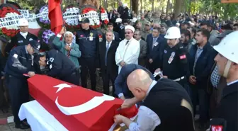 Hastanede Tedavi Görürken Şehit Olan Polis Toprağa Verildi