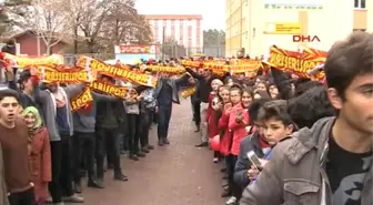 Kayserisporlu Futbolcular Öğretmenler Günü'nde Öğrencilerle Buluştu