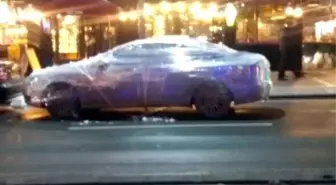 Arkadaşlarını Oyalayıp Otomobilini Naylonla Kapladılar
