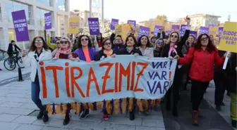 Bursa'da Kadınlardan Çocuk Evliliği ve Şiddet Protestosu