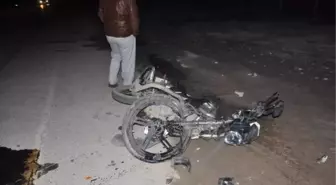 Motosiklet, Otomobille Çarpıştı: 2 Yaralı