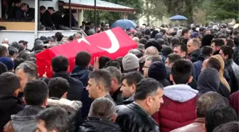 Maden Ocağındaki Göçükte Ölen İşçi Toprağa Verildi (2)