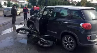 Otomobil ile Çarpışan Motosikletin Sürücüsü Yaralandı