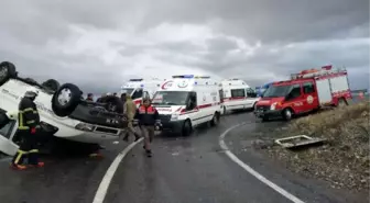 Malatya'da Belediye İşçilerini Taşıyan Minibüs Devrildi: 11 Yaralı