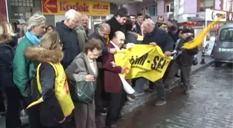 Maltepe İlçe Milli Eğitim Müdürlüğü Önünde 'Kitap' Protestosu