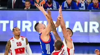 Anadolu Efes, İtalyan Ekibi Devirdi