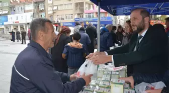 İzmit Belediyesi Kandil Simidi Dağıttı