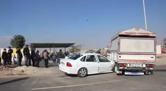 Şanlıurfa'da Otomobil Kamyonete Çarptı: 4 Yaralı