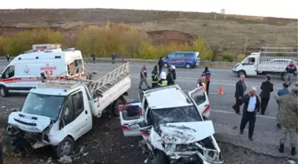 Adıyaman'da Trafik Kazası: 2 Ölü, 4 Yaralı