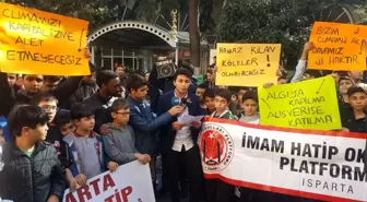 Isparta'da Cuma Namazı Çıkışı 'Kara Cuma' Protestosu