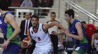 Demir İnşaat Büyükçekmece: 72 - Eskişehir Basket: 79