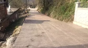 Kırsalda Beton Yol Çalışmaları Ediyor