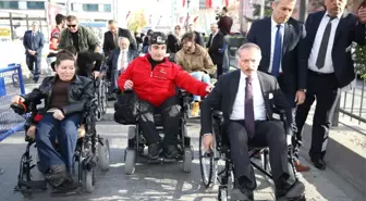 Tiyatro ve Sinema Sanatçıları Tekerlekli Sandalye ile Gezdi