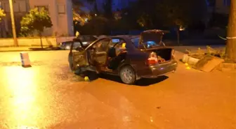 İzmir'de Seyir Halindeki Araca Silahlı Saldırı: 1 Yaralı