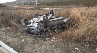 Otomobil Kamyona Çarptı; 1 Ölü 1 Yaralı