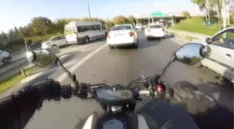 Trafikte Terör Saçan Motosikletli Kamerada