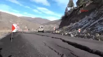 Erzurum Karayolu Trafiğine Heyelan Engeli