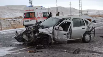 Ahlat'ta Trafik Kazası: 1 Ölü, 2 Yaralı