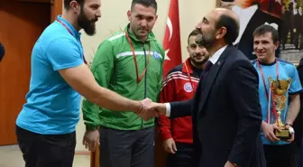 Başarılı Sporculara Ödül