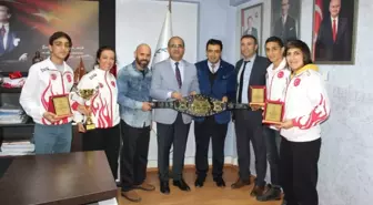 Milli Sporculara Plaket