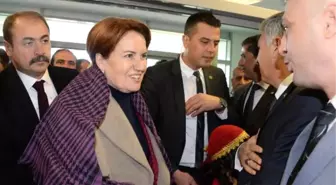 Akşener, Diyarbakır'da 3 Dilli Pankartlar ile Karşılandı