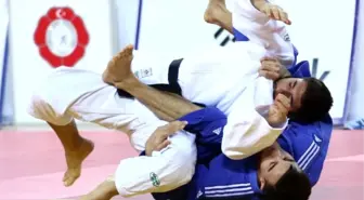 Büyükler Ferdi Judo Şampiyonası Devam Ediyor