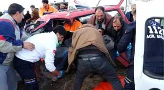 Erzincan'da Trafik Kazası: 2 Ölü, 4 Yaralı