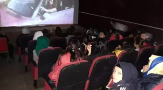 Öğrenciler Sinemada Bir Araya Geliyor