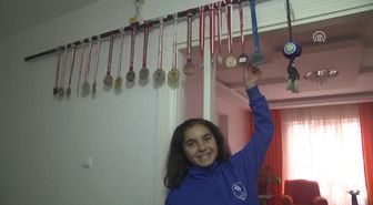 Yaşından Çok Madalyası Var