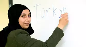 Beş Çayında Öğrendiği Türkçe'yle Suriyelilere Gönüllü Tercüman Oldu
