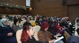 Gazetecilerden Sultangazi'de İnteraktif Kişisel Gelişim Semineri