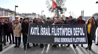 ABD'ye Mahzun Türküsüyle Protesto