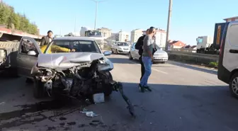 Kocaeli'de Trafik Kazası: 2 Yaralı