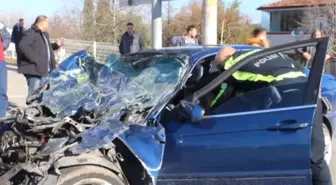 Yolcu Midibüsüne Çarpan Lüks Otomobilde Can Pazarı: 1'i Ağır, 3 Yaralı