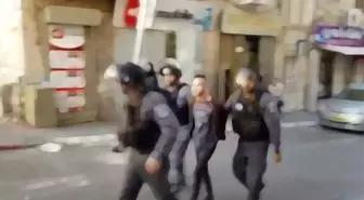 Batı Şeria'da 12 Filistinli Genç Gözaltına Alındı