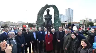 Dünyaca Ünlü Yazar Cengiz Aytmatov'un Heykeli Maltepe'de Açıldı