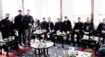 Ezanı Güzel Okuma Kursunda Diyafram Açmak İçin Balon Şişirdiler