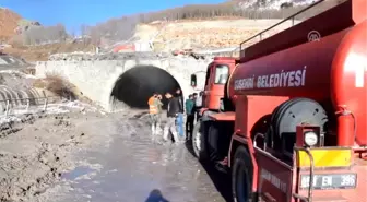 Geminbeli Tüneli İnşaatında Yangın Çıktı: 13 İşçi Zehirlendi