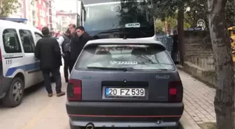 Kalp Krizi Geçiren Midibüs Sürücüsü Otomobile Çarptı: 1 Yaralı