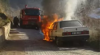 Kastamonu'da Seyir Halindeki Otomobil Yandı