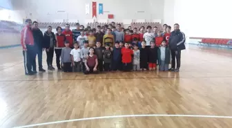 Kayseri Hentbol'de Anadolu Yıldızlar Ligi Kız ve Erkek Takımı Seçmeleri Yapıldı