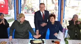 Mahalleli Kadınlardan Başkan Işık'a Pastalı Teşekkür
