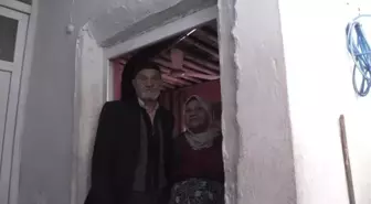 Müzik Aşkıyla Yarım Asırdır Kaset Biriktiriyor
