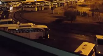 Otobüsün Geç Gelmesine Kızan Genç, Bıçakla Dehşet Saçtı: 1 Ölü, 1 Yaralı