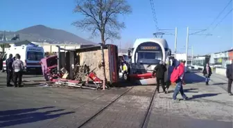 Samsun'da Tramvayla Kamyon Çarpıştı: 1 Yaralı