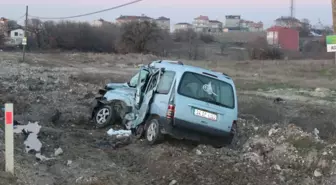 14 Yaşındaki Çocuğun Kullandığı Araç Otobüsle Çarpıştı: 1 Yaralı