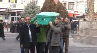 Baba Dehşetiyle Hayatını Kaybeden Anne ve 3 Çocuğu Son Yolculuğuna Uğurlandı