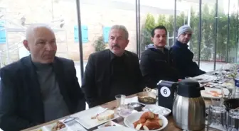 Burhaniye'de MHP İlçe Teşkilatı Kahvaltıda Bir Araya Geldi