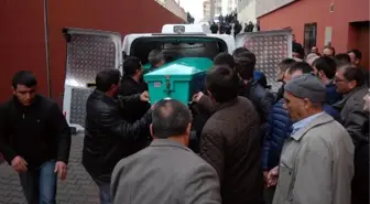 Eşi ve 3 Çocuğunu Boğazlarını Keserek Öldürdü, Evi Yakıp Pencereden Atladı (3)