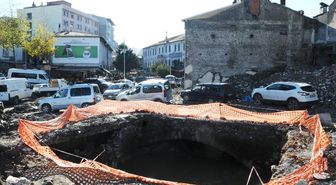 Trabzon'da Yıkımı Yapılan Binanın Altından Tarihi Köprü Çıktı